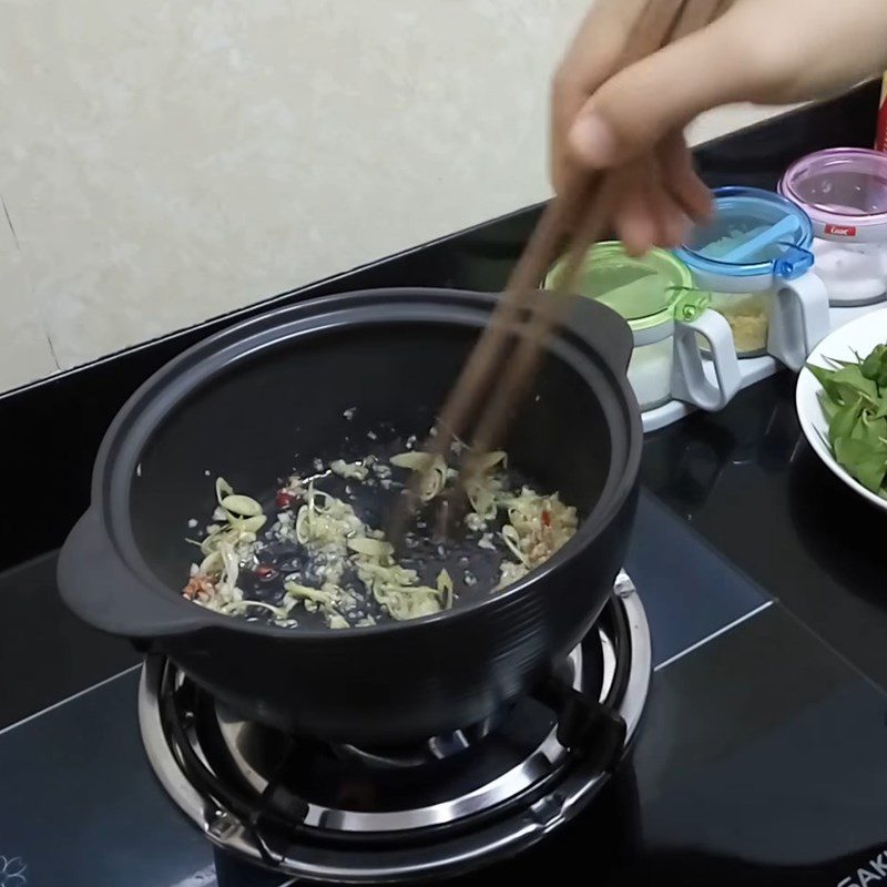 Step 2 Sauté the ingredients Steamed green mussels with lemongrass