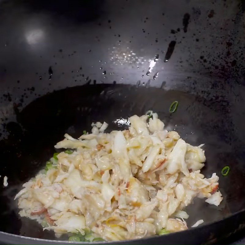 Step 4 Sauté the ingredients Soft tofu stir-fried with crab meat