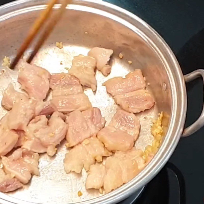 Step 3 Sauté the ingredients for Fish Hotpot