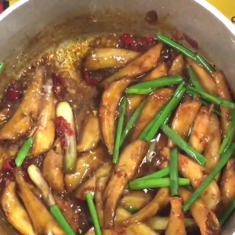 Step 4 Braised fish with pepper