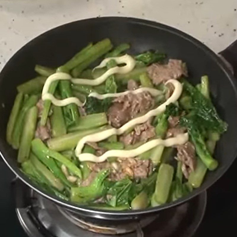 Step 4 Stir-fried mustard greens with beef Stir-fried mustard greens with garlic