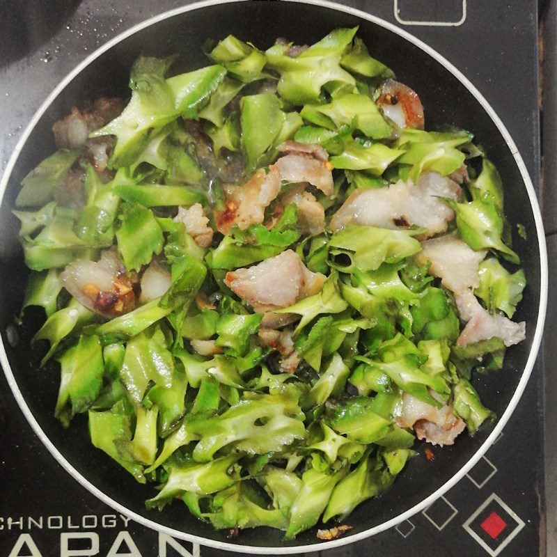 Step 3 Stir-fried long beans with meat Long beans stir-fried with pork