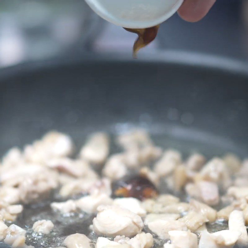 Step 2 Stir-fried chicken Cheese stir-fried noodles