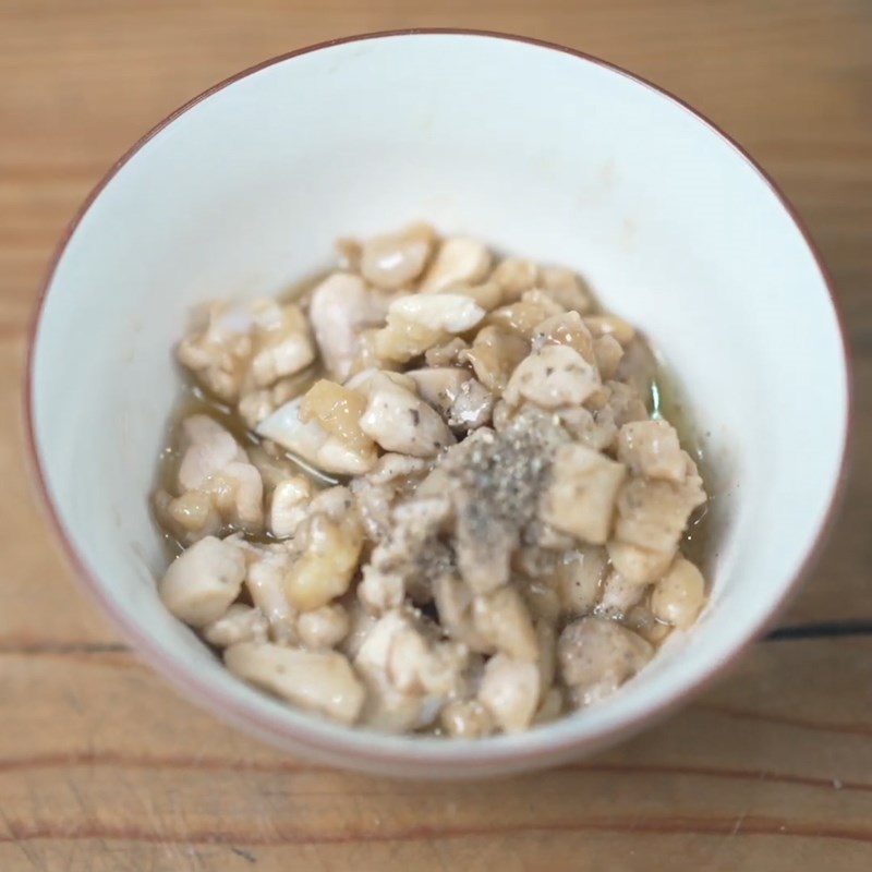 Step 2 Stir-fried chicken Cheese stir-fried noodles