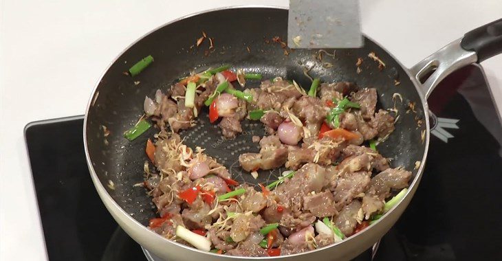 Step 3 Stir-fried beef tendon Beef tendon stir-fried with lemongrass and chili