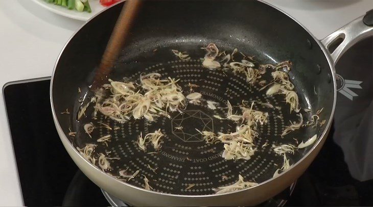 Step 3 Stir-fried beef tendon Beef tendon stir-fried with lemongrass and chili