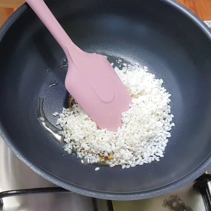 Step 3 Stir-fry rice Abalone carrot porridge for baby