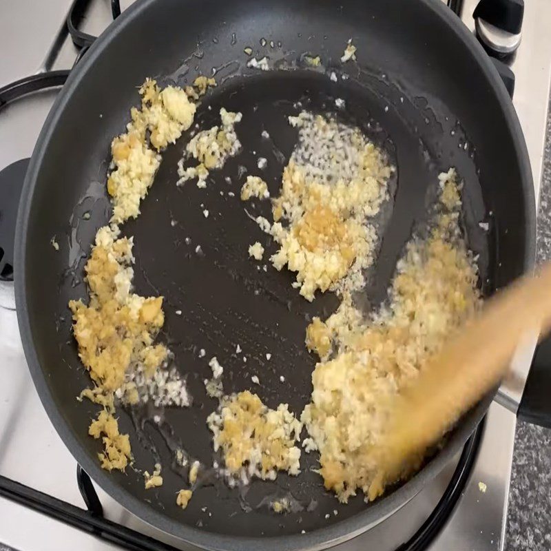 Step 4 Stir-frying rice and cooking Vegetarian Hainanese Chicken Rice