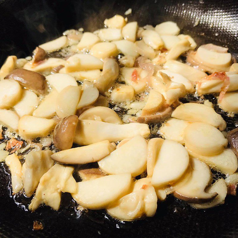 Step 3 Stir-fry the mixture Vegetarian tomato noodle