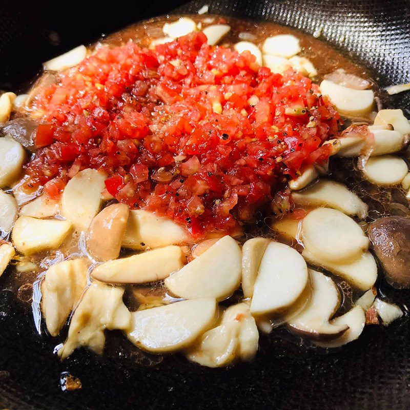 Step 3 Stir-fried tomato noodle mix