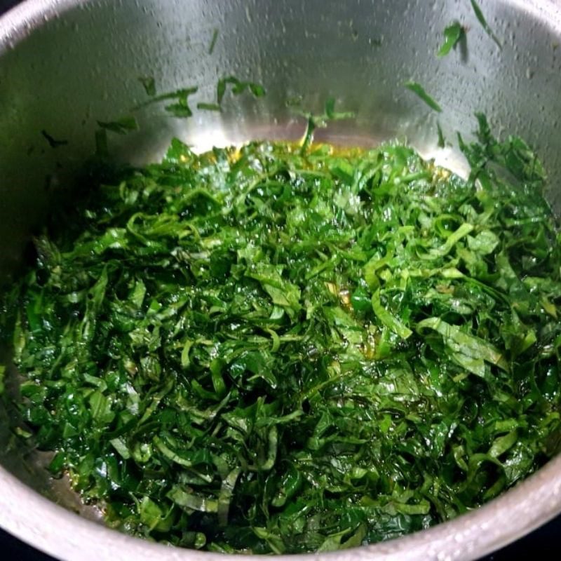 Step 2 Stir-fry lốt leaves for Rạm with lốt leaves