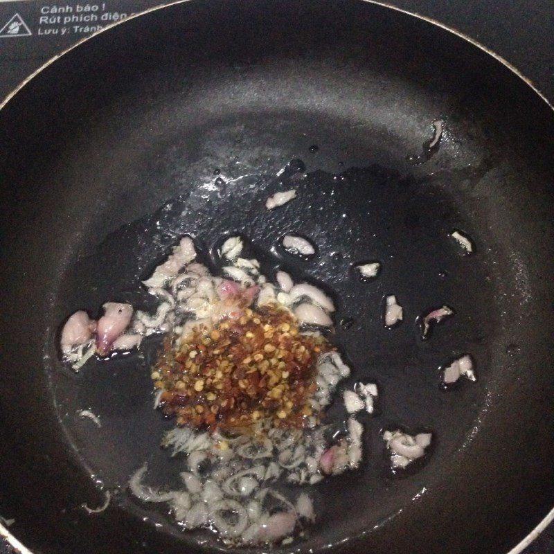 Step 2 Stir-fry shrimp paste Shrimp paste for fruit (Recipe shared by users)