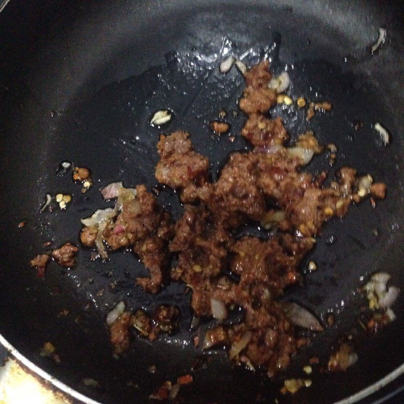 Step 2 Stir-fry shrimp paste Shrimp paste for fruit (Recipe shared by users)