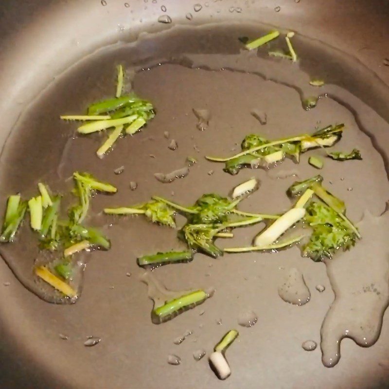 Step 7 Stir-frying Bamboo Shoots Pig Tongue Porridge