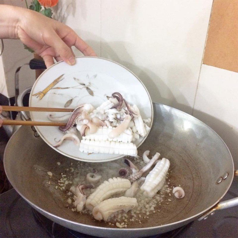 Step 3 Stir-fried asparagus with squid Stir-fried asparagus with squid