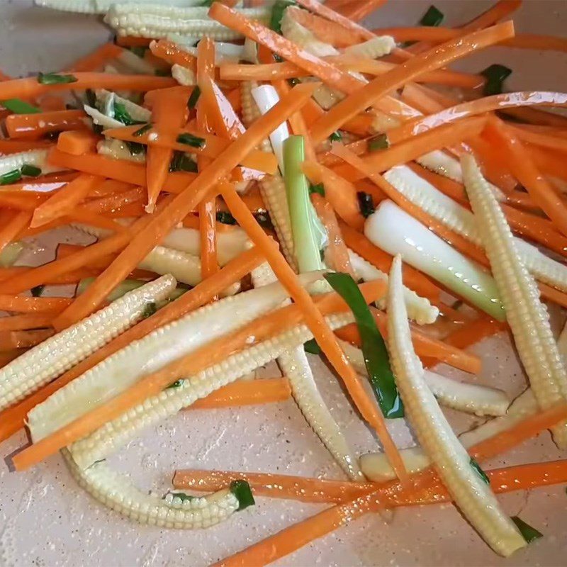 Step 3 Stir-fried noodles and vegetables Vegetarian longevity noodles stir-fried