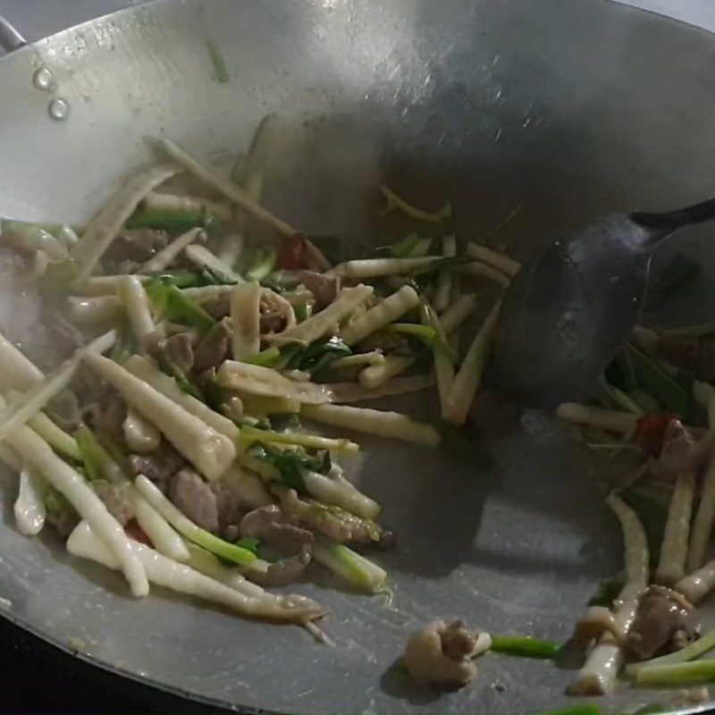 Step 3 Stir-fried dish Bamboo shoots stir-fried with duck meat