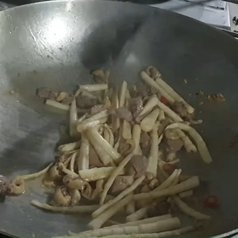 Step 3 Stir-fried dish Bamboo shoots stir-fried with duck meat