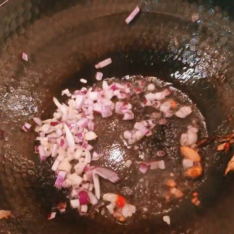 Step 4 Stir-frying the dish Stir-fried straw mushrooms with beef