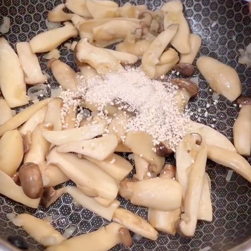 Step 2 Sauté the mushrooms for Vegetarian Tofu in Tomato Sauce (Recipe shared by Tiktok Vegetarian Kitchen XANH)