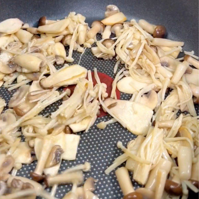 Step 2 Sauté the mushrooms for Chicken Thigh Mushroom Fried Rice