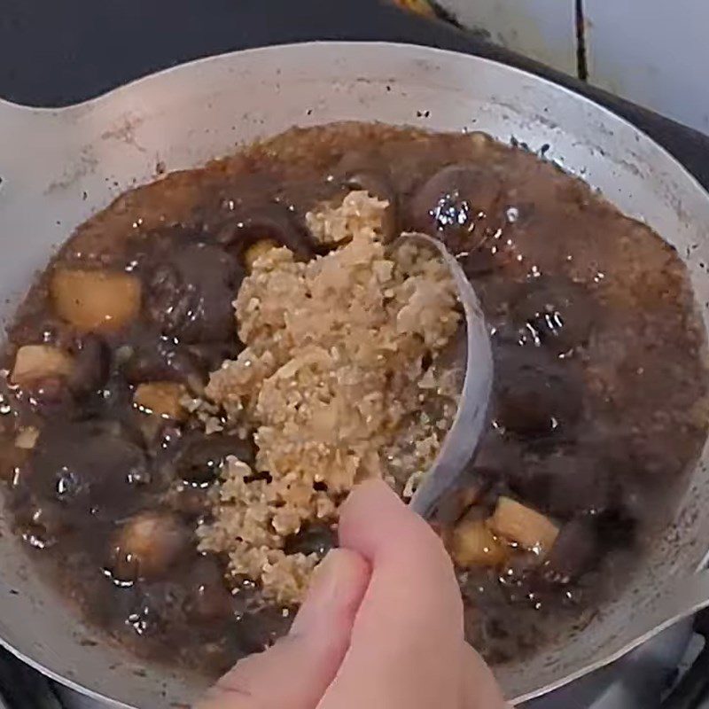 Step 4 Stir-frying mushrooms Shiitake mushrooms stir-fried with lemongrass and chili