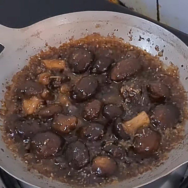 Step 4 Stir-frying mushrooms Shiitake mushrooms stir-fried with lemongrass and chili