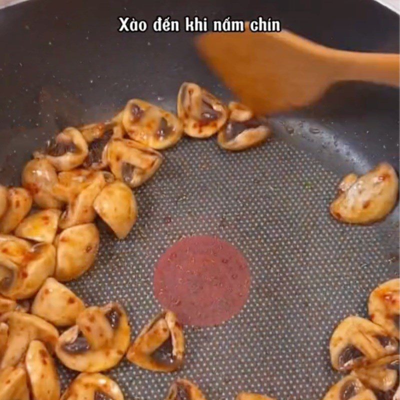 Step 4 Stir-fried oyster mushrooms with bell peppers