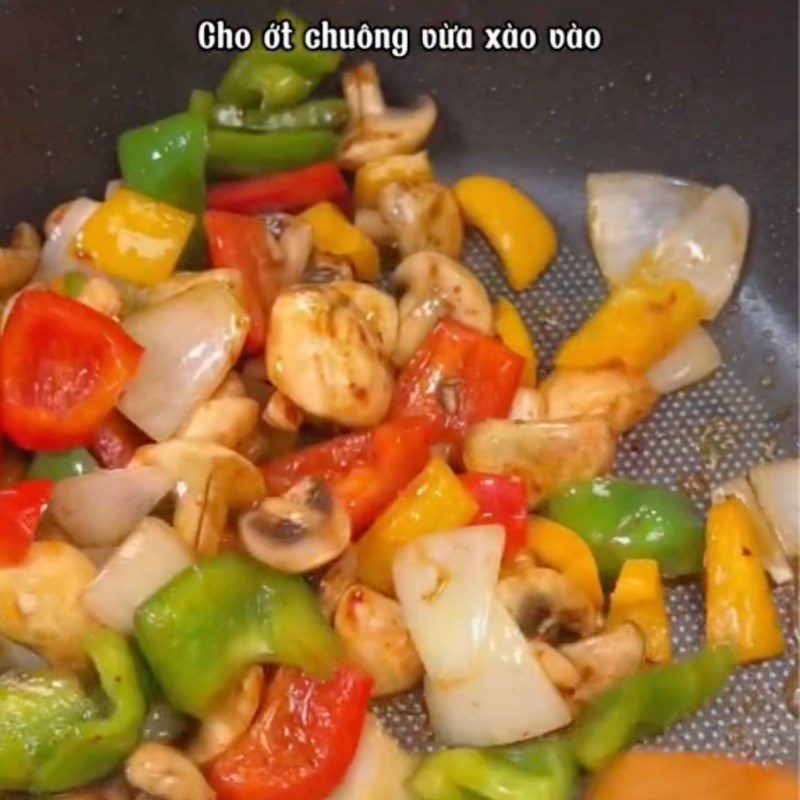 Step 4 Stir-fried oyster mushrooms with bell peppers