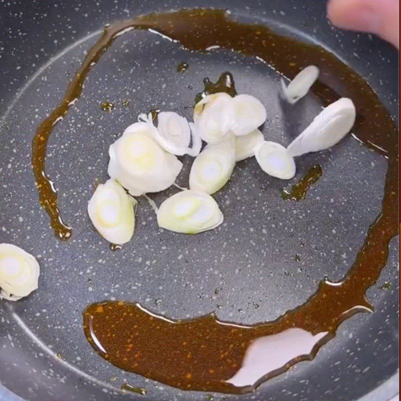 Step 2 Stir-fry straw mushrooms for Vegetarian Mushroom Noodle Soup (Recipe shared by Tiktok Vegetarian Kitchen XANH)