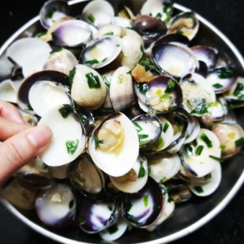 Step 4 Sautéed Clams Sautéed clams with green onions