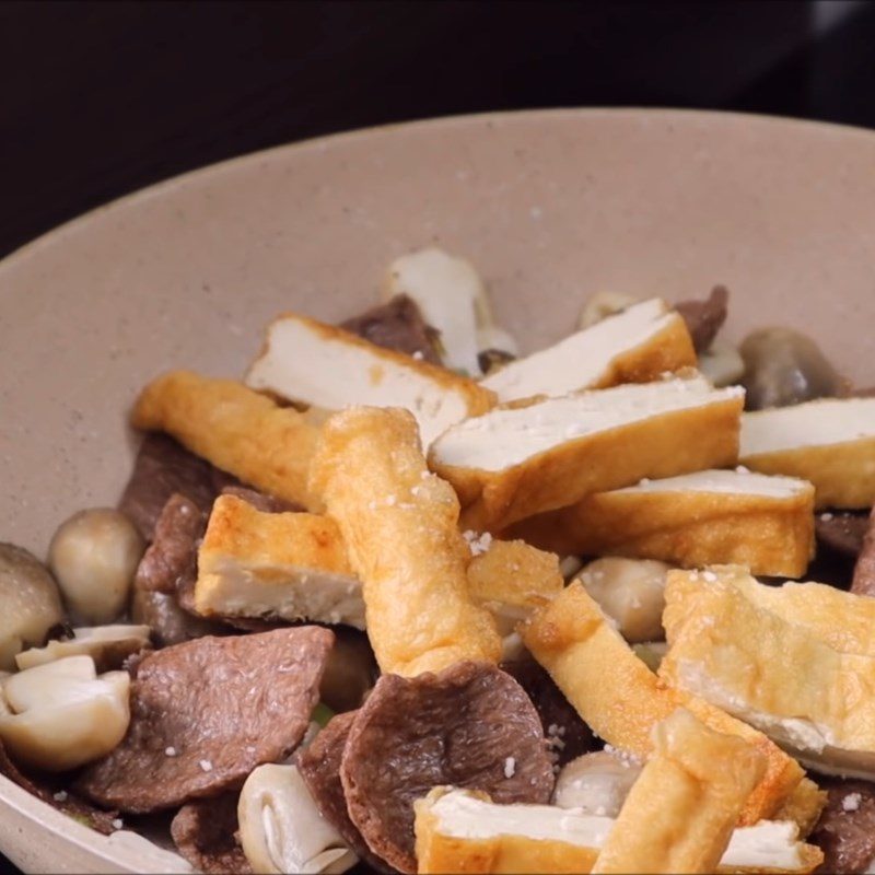 Step 3 Stir-fry the ingredients Vegetarian Pho with beef slices