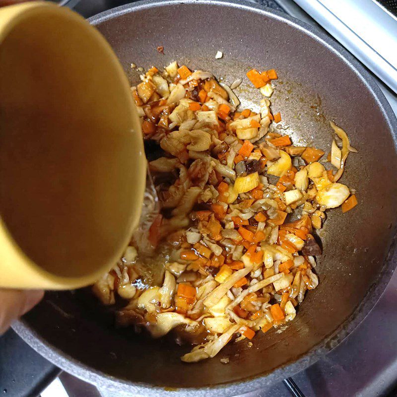 Step 2 Sauté ingredients for vegetarian noodle salad with mushrooms