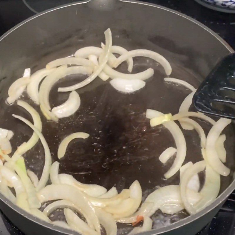 Step 3 Stir-frying ingredients Baby cabbage stir-fried with beef