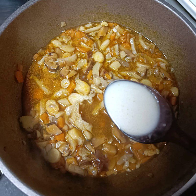 Step 2 Sauté ingredients for vegetarian noodle salad with mushrooms