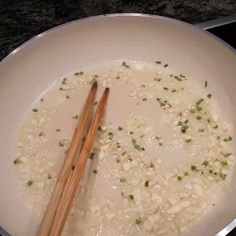 Step 2 Stir-fry the ingredients for Stir-fried Baby Cabbage with Garlic