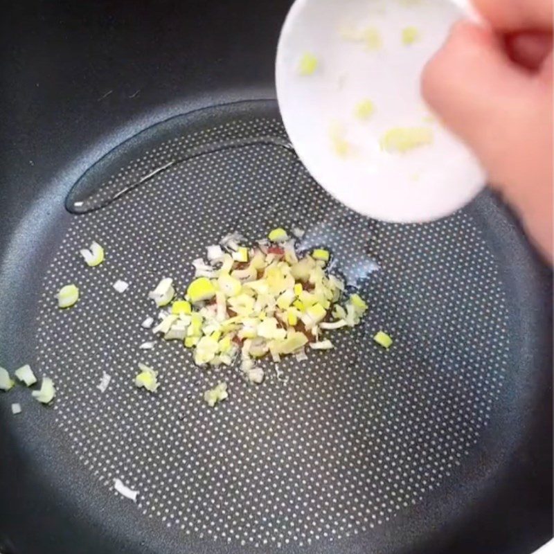 Step 2 Sauté the ingredients Vegetarian noodle soup with vegetarian ribs