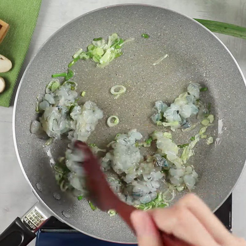 Step 3 Sauté the ingredients for Pandan leaf shrimp rolls