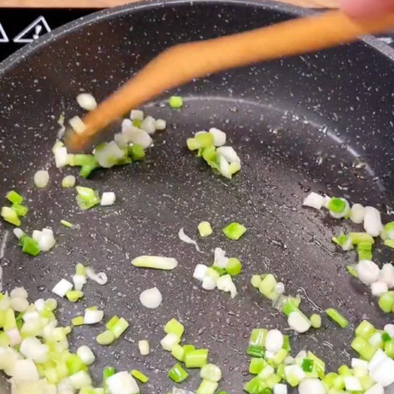 Step 2 Sauté the ingredients for Steamed Vegetarian Bread with Vegetables