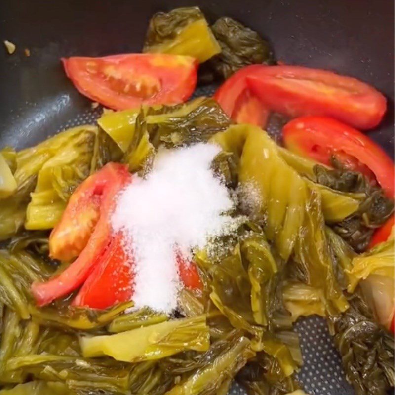 Step 2 Sauté the ingredients Vegetarian noodle soup with vegetarian ribs