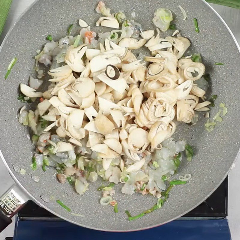 Step 3 Sauté the ingredients for Pandan leaf shrimp rolls