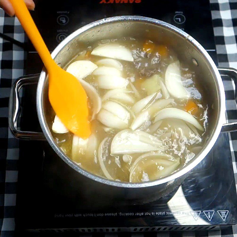 Step 3 Stir-fry ingredients with beef Japanese beef curry