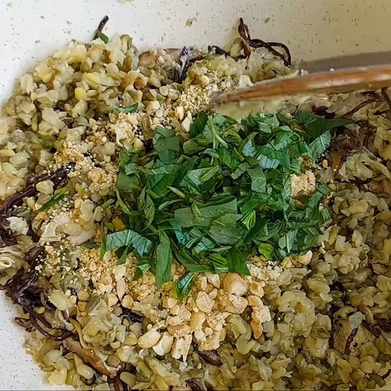 Step 2 Stir-fry the filling for vegetarian porridge