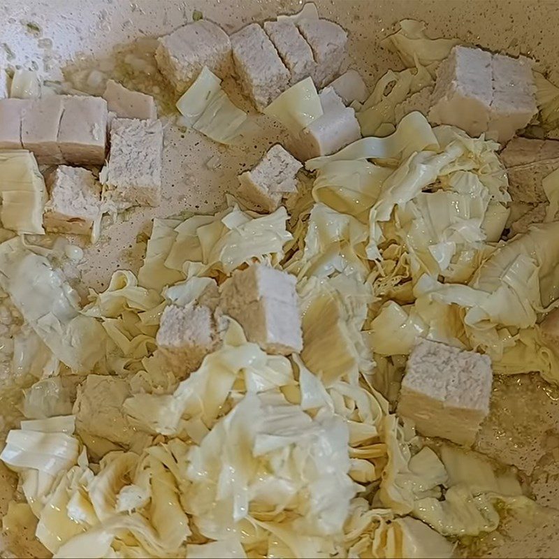 Step 2 Stir-fry the filling for vegetarian porridge