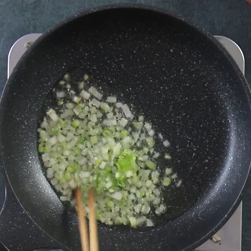 Step 3 Sauté the filling for the lettuce wrap Vegetarian lettuce wrap - vegetarian mustard greens wrap