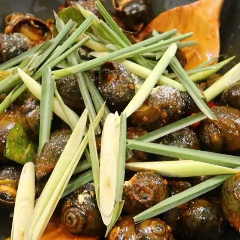 Step 3 Stir-fried snails Stir-fried snails with satay