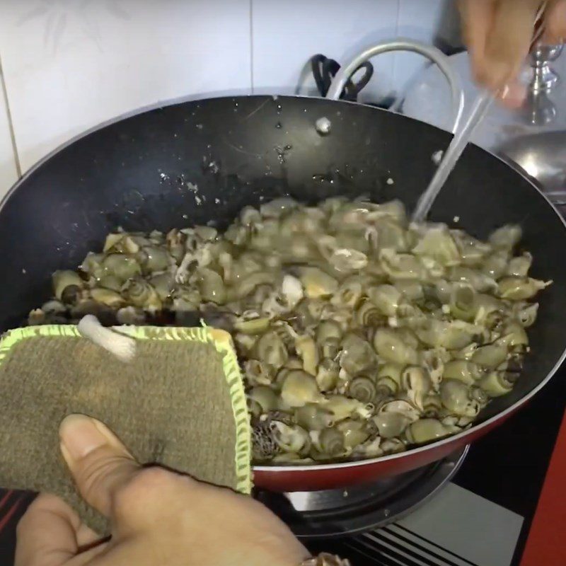 Step 3 Stir-fry the sea snails Stir-fried sea snails with satay