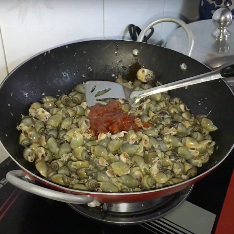 Step 3 Stir-fried sea snails with satay