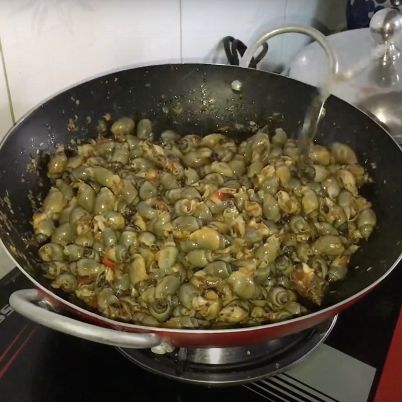 Step 3 Stir-fried sea snails with satay