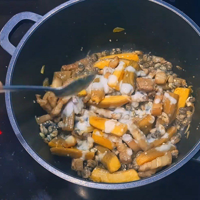 Step 2 Sauté snails with green bananas and fermented rice Snail hotpot with banana and tofu